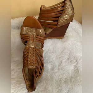 TRASK ladies Sammi gladiator leather wedge sandals in size 8 1/2 GUC